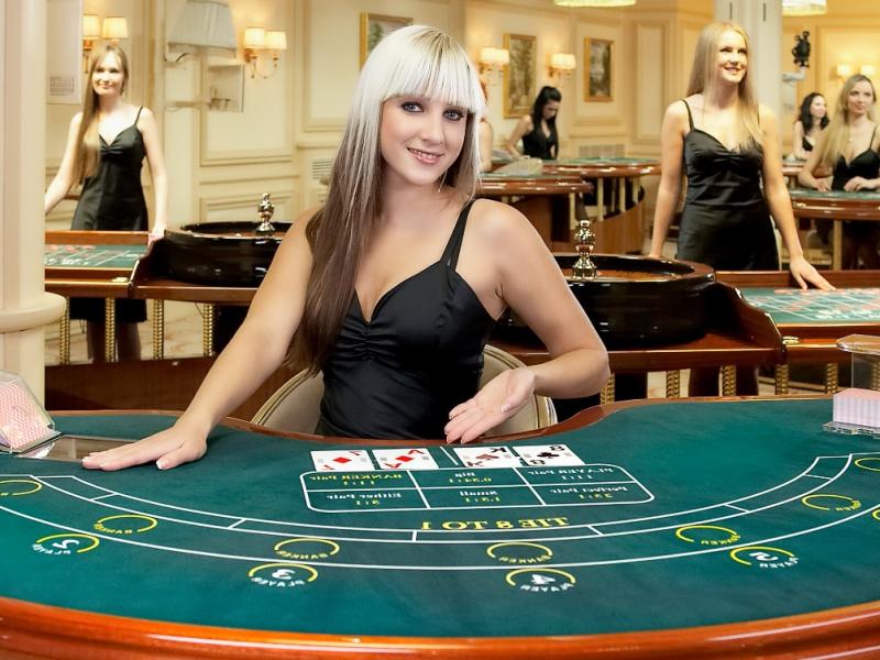  How does an online casino work?